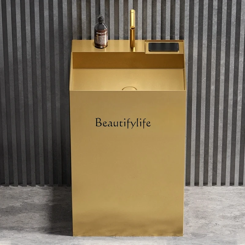 Gouden RVS kolomwastafel Van vloer tot plafond geïntegreerde wastafel Binnenplaats Buitenzuilwastafel