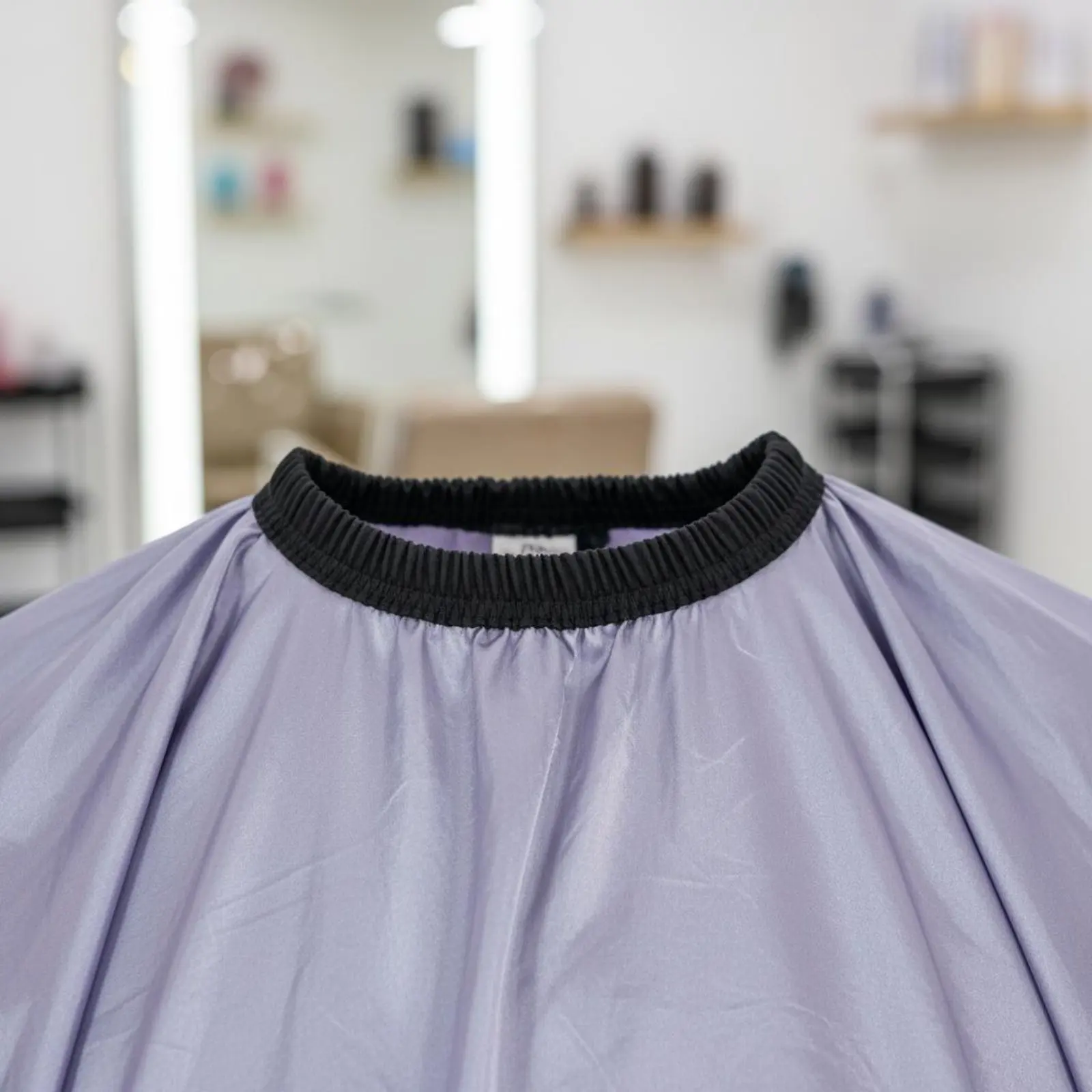 Silk-Like Barber Cape Silky Silky Anti-Static Salon Cape Wide Cut Coverage Soft Material for Barbers, Barbershop