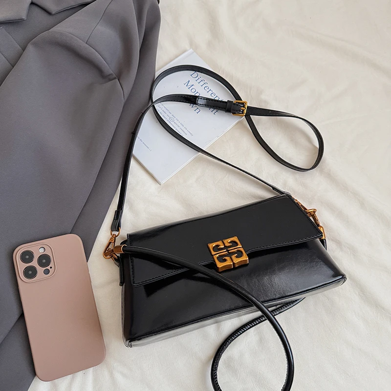 กระเป๋าถือแฟชั่นสตรี, กระเป๋าหนังสะพายข้างทรงกว้างขวาง, แบรนด์หรู, คลาสสิกหรูหราที่ต้องมีในชีวิตประจำวัน