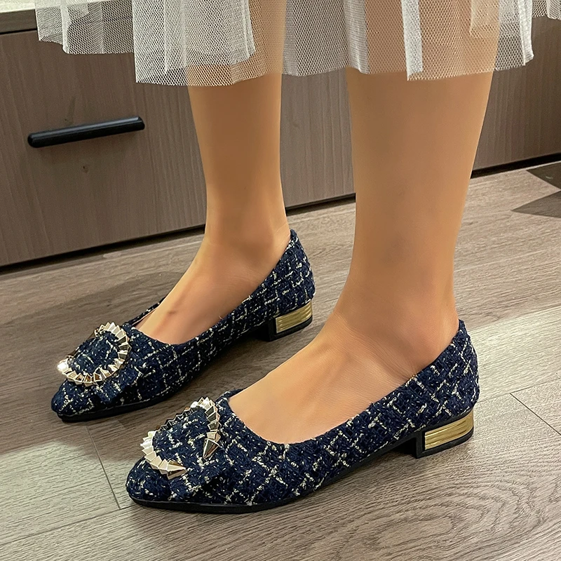 2024 New Spring and Summer Pointed Toe Comfortable Casual Flat Shoes Metal Decoration Shallow Mouth Breathable Women\'s Shoes