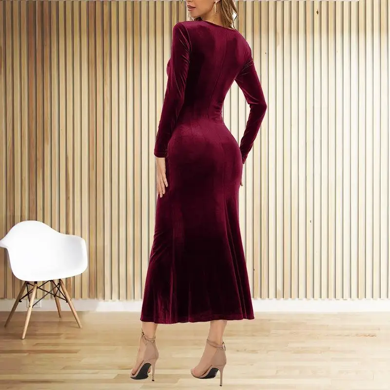 Ele Velvet Evening Dr z dekoltem w serek i trenem, dopasowana spódnica, długa, poliester, nowoczesna, elegancka moda damska