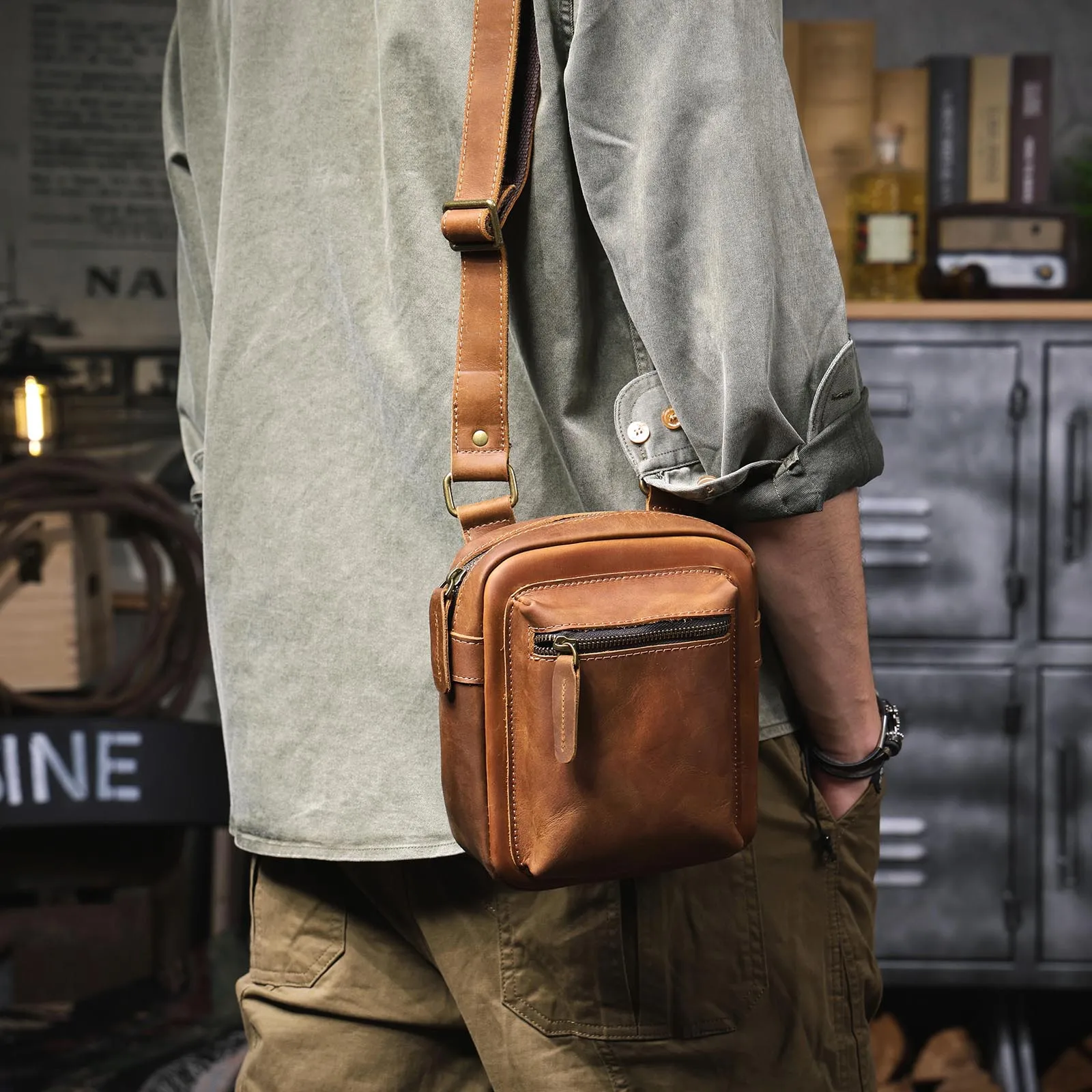 Echte Leder Herren-Freizeit-Umhängetasche, Mini-Handytasche, Crossbody-Tasche, Modische Rindsleder-Brusttasche aus Crazy Horse Leder – Detail 5