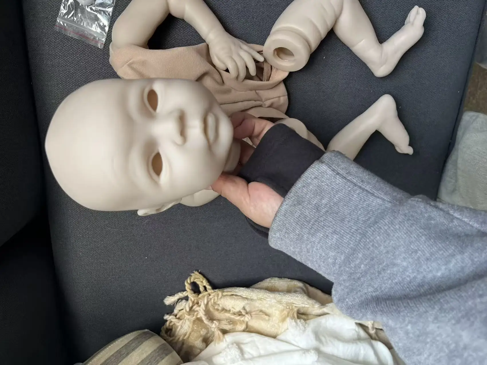 18 بوصة تولد من جديد دمية كيت Mayven لون جديد لتقوم بها بنفسك أجزاء دمية فارغة مع الجسم والعينين Mucionesas عدة تولد من جديد اسم على الظهر