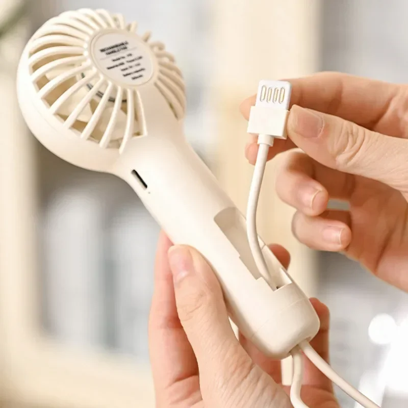 Мини-портативный вентилятор, мощный портативный перезаряжаемый 3-скоростной легкий легкий для маленьких девочек и женщин, милый для путешествий, на открытом воздухе, в помещении, для поездок на работу