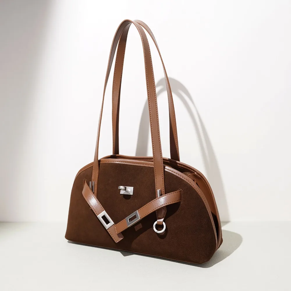 2026 Autumn and Winter Premium Matte Boston Texture Fashion Women's Versatile Lock Handbag Leather Retro Light Luxury Shoulder
