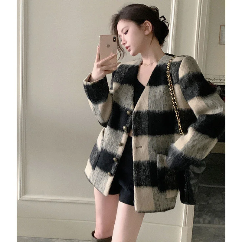 Retro plaid Woolen Coat Women's Autumn winter New 2024 Loose V-neck Casual Long Sleeve Wool Overcoat Outerwear Female Jacket