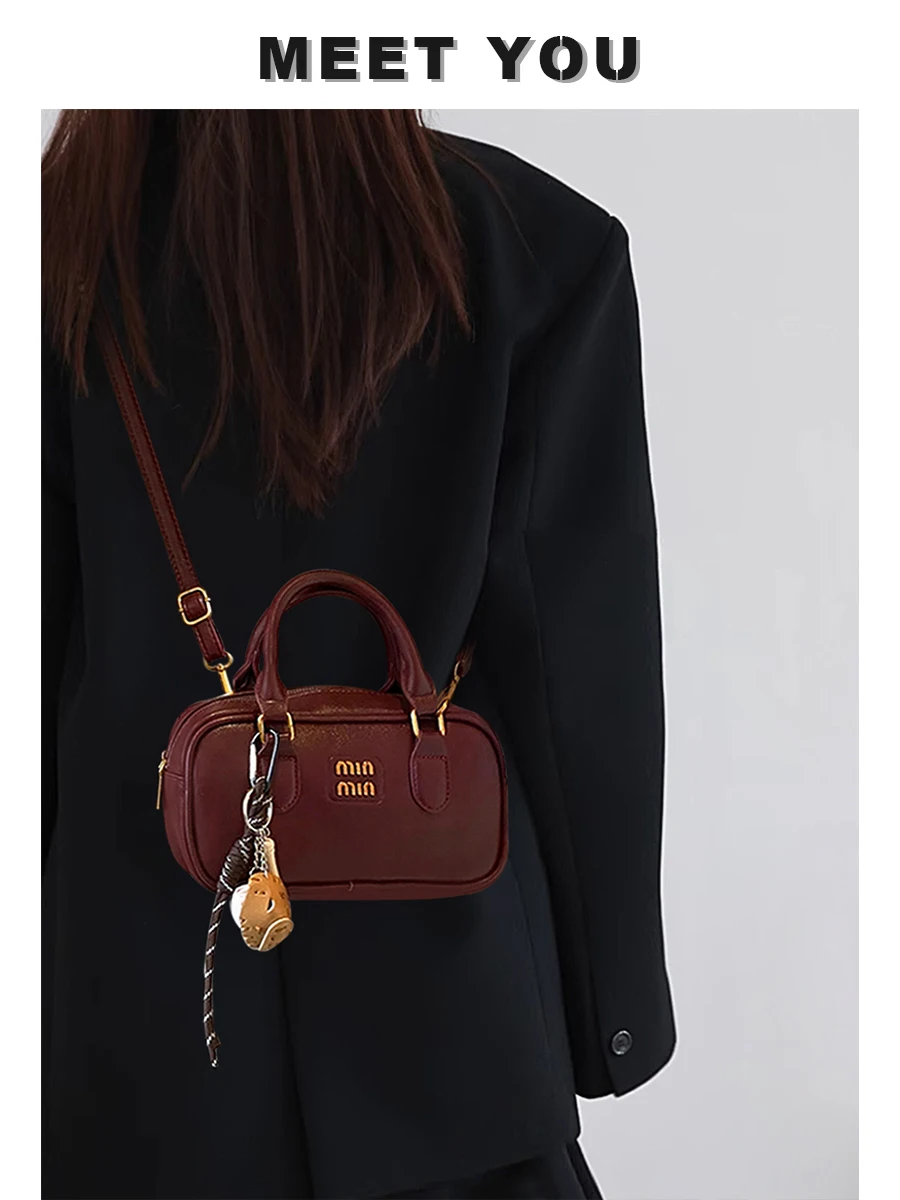 

Famous brand portable bowling bag female 2025 Korean version of the wild new light luxury niche high-end messenger bag trend