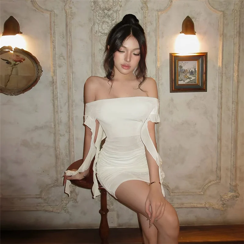 Figurbetontes Kleid, Trend 2025, umwandelbar, veränderbar, vielseitig, anpassbar, verstellbar, flexibel, variabel, veränderbar, Protean, Chameleon