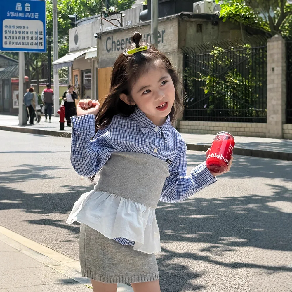 

Клетчатая рубашка для девочек, вязаная юбка без бретелек, комплект из 3 предметов, модный и простой универсальный комплект на весну и осень 2025 с длинными рукавами и лацканами