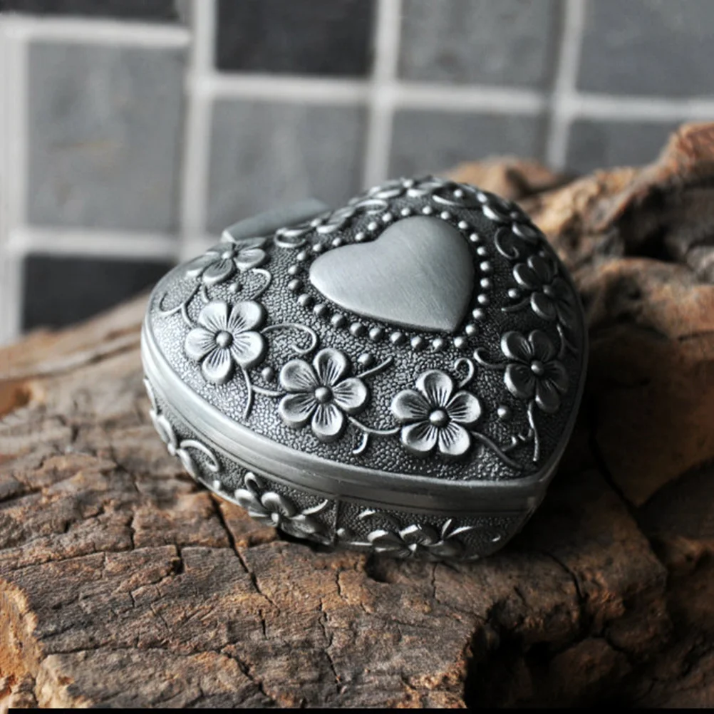

Heart Shaped Metal Jewelry Box Vintage Alloy Trinket Storage Case Flower Carving Ring Earrings Pendant Brooch Gift Decoration