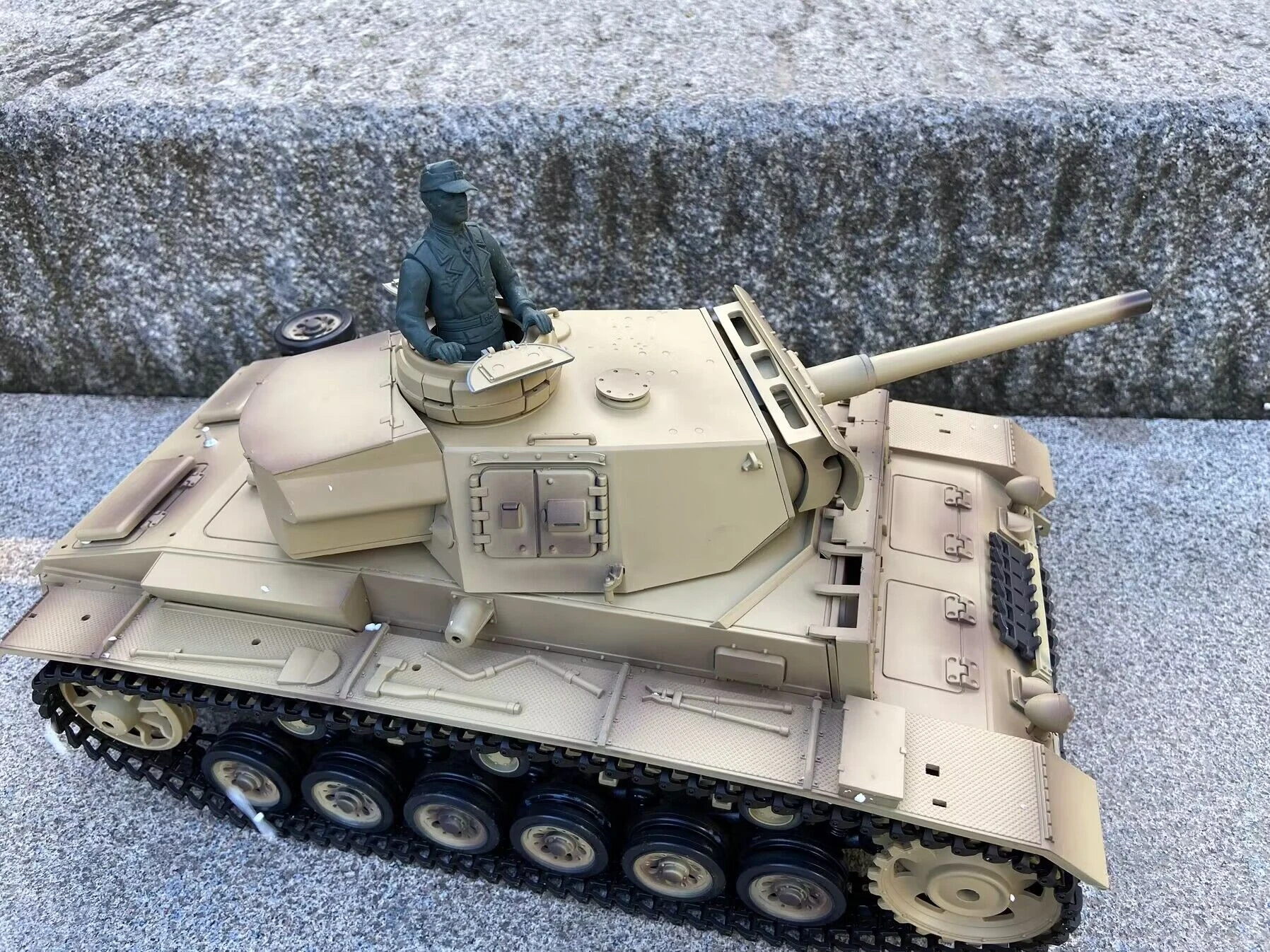 New 7.0 Version 3 L-shaped Medium Tank Vehicle Large 35CM 1:16 Remote Control Tank Tracked Vehicle (Customized Desert Yellow Col