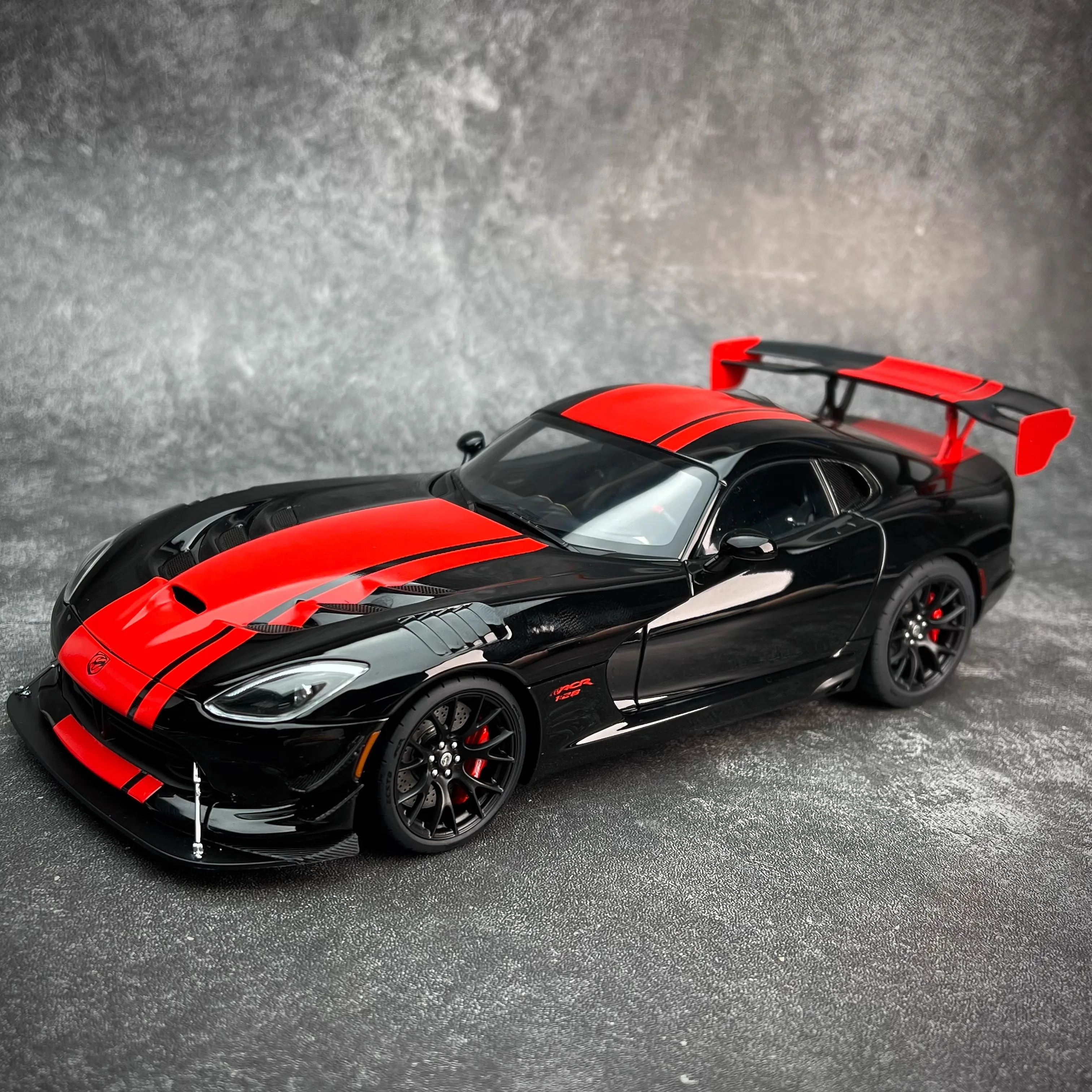 AUTOART New 1/18 scale DODGE VIPER ACR 2017 car model Static display Collection Holiday gift