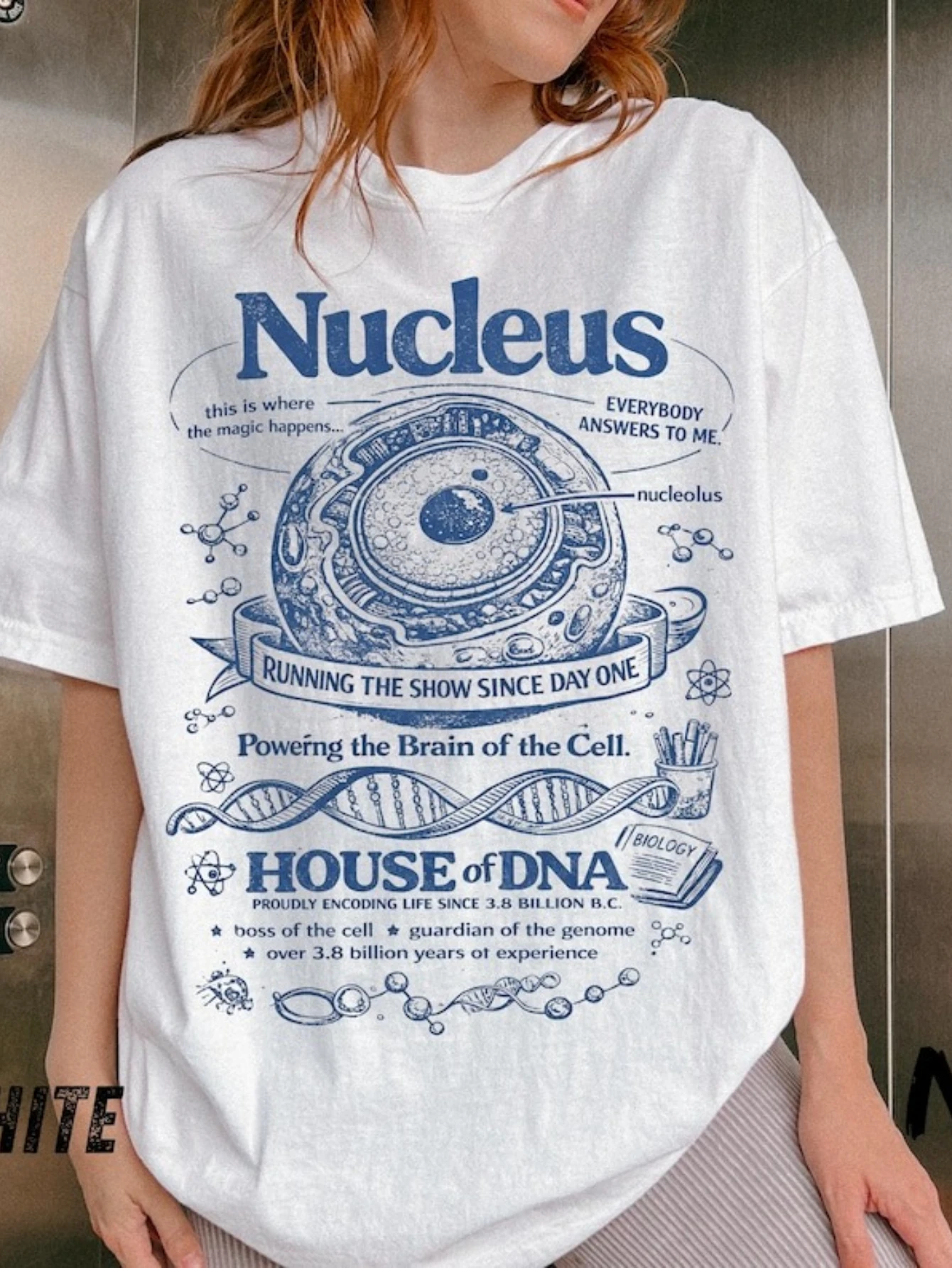 Retro science-themed T-shirt with cell nucleus blueprint, fun short-sleeved shirt with 90s retro molecular biology atlas print.