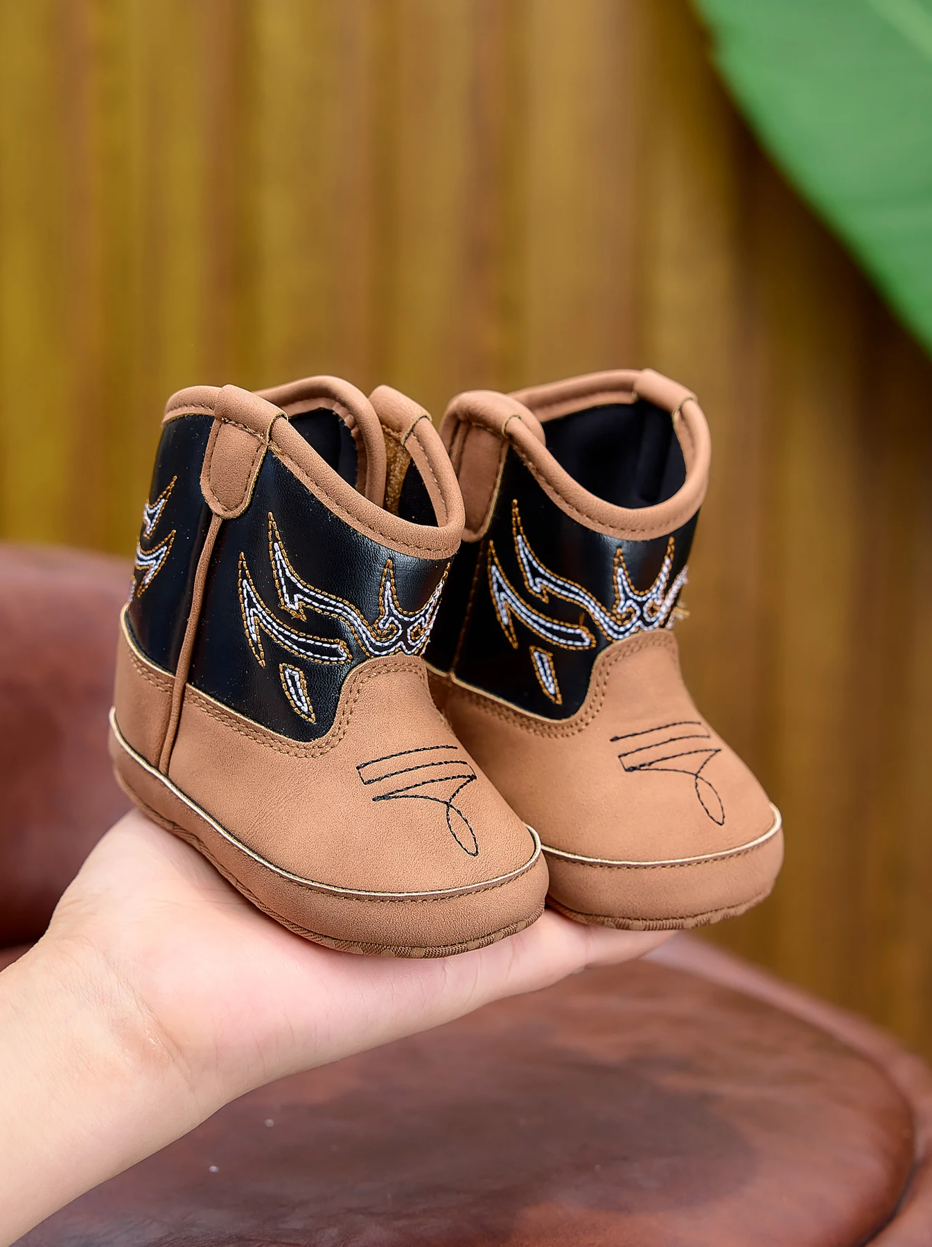 Vintage Farbblock-Stickerei Baby-Cowboystiefel 0-12 Monate Weichsohlige Anti-Kollisions-Laufschuhe für Neugeborene High-Top Kurze Stiefel – Detail 2