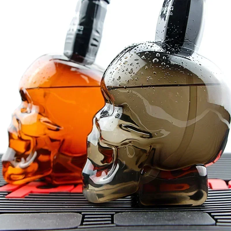 1 pz 500 ml bottiglia spray per parrucchiere bottiglia d'acqua personalizzata a forma di teschio ugello regolabile spruzzatore retrò bottiglia d'acqua per barbiere