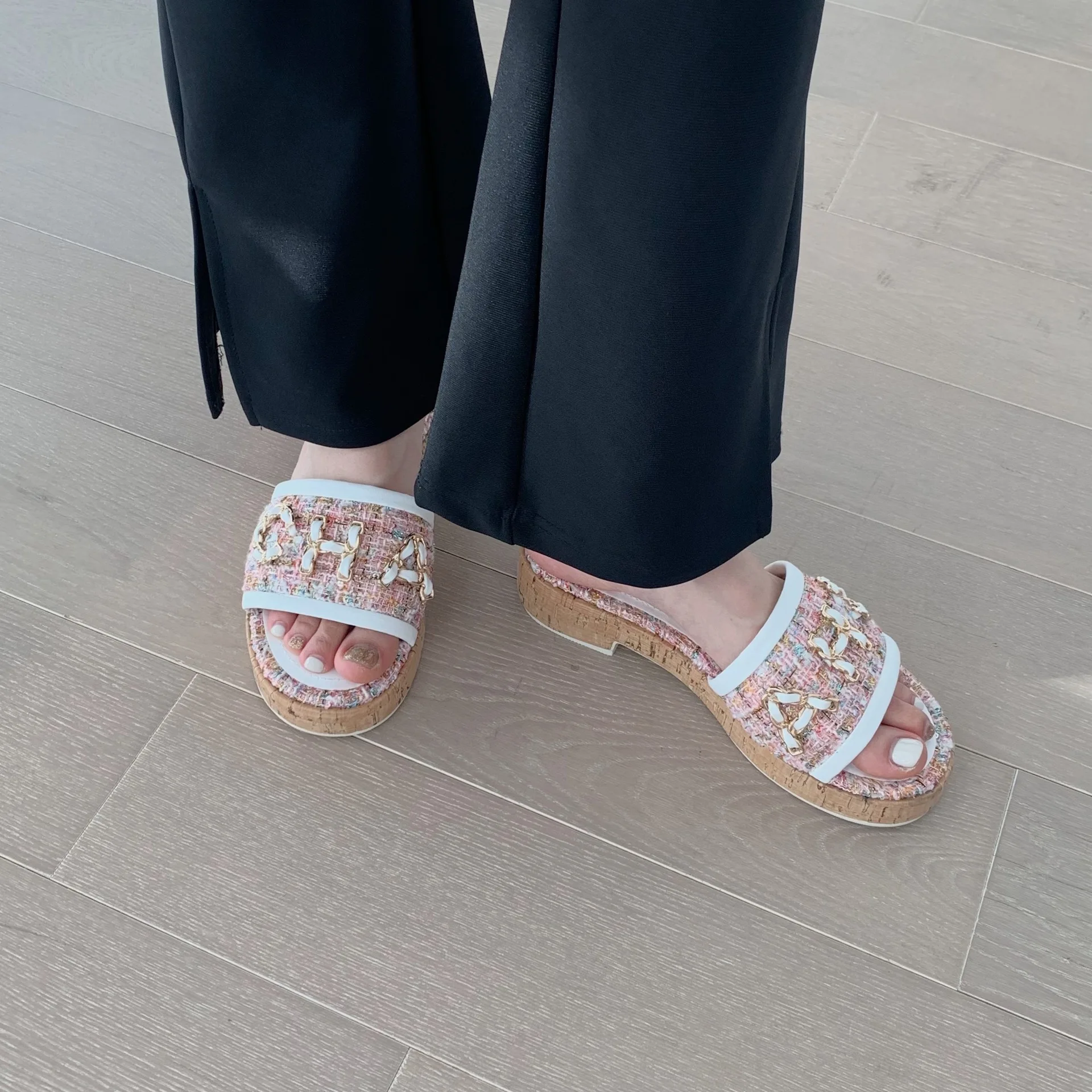 2022 Summer New Brand Platform Women Slipper Fashion Chain Flat Heel Ladies Elegant Slides Outdoor Beach Casual Sandal Shoes