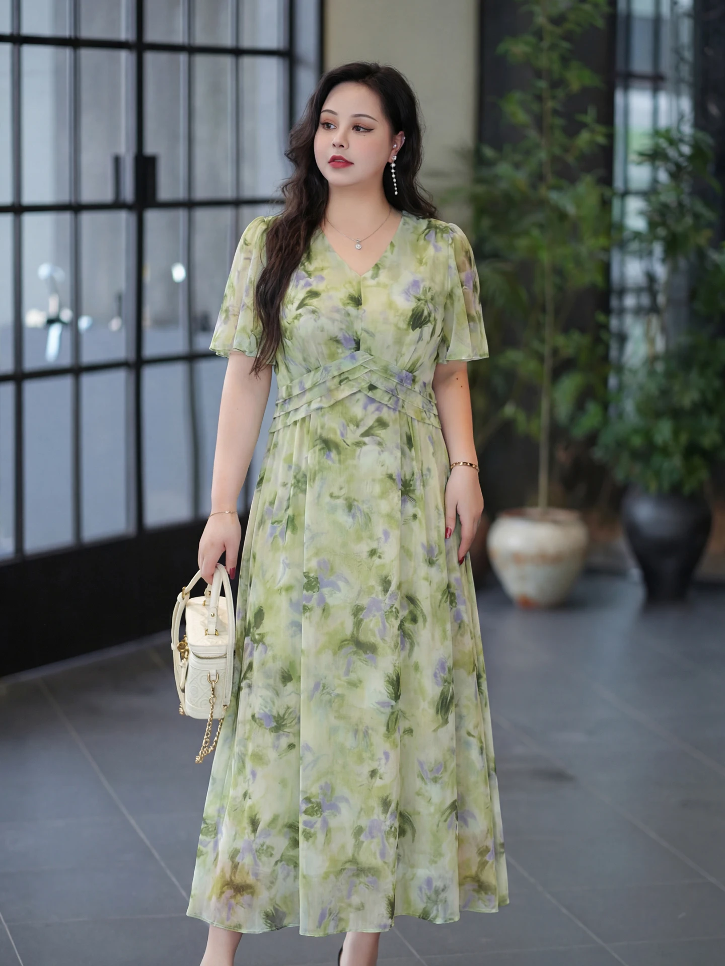 

Dave's plus Size Women's Summer New V-neck Floral Dress Gentle Style Midi Dress Casual High Waist Polyester Fiber Short Sleeve