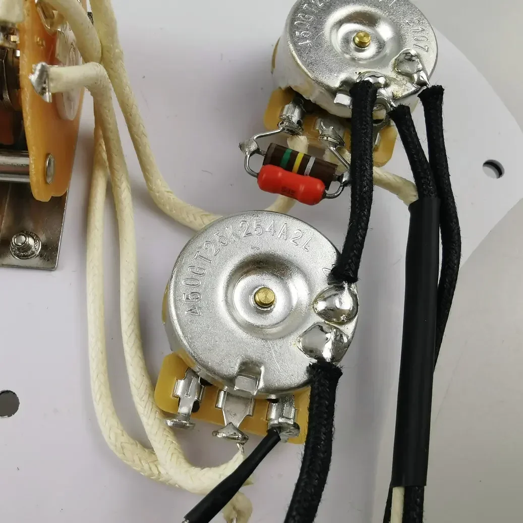 

Wilkinson Alnico 5 Single Coil 60s Style Pickup Set for Guitar with 250K Potentiometers Wired Harness - - White Black Yellow