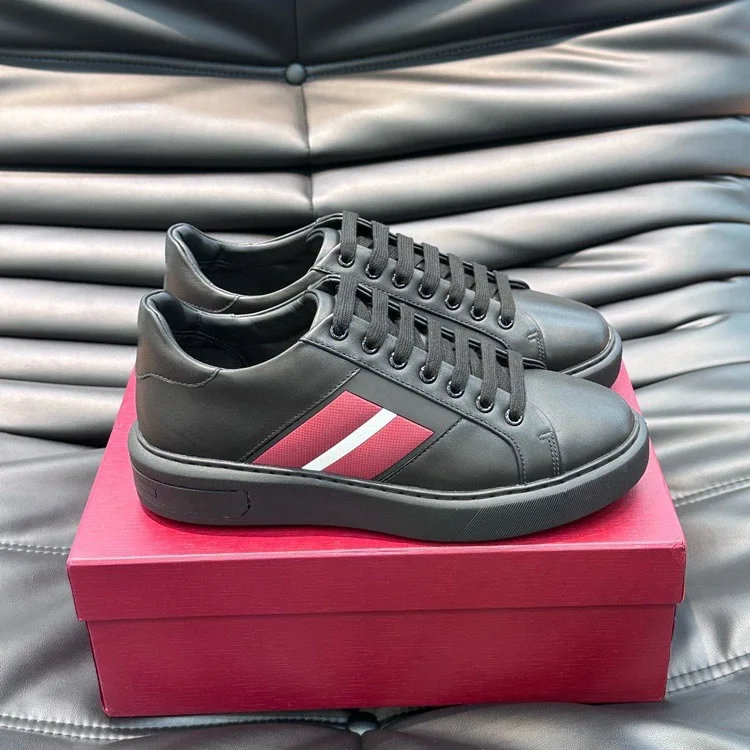 

Новые мужские кроссовки из натуральной кожи 2026 года, белые, с цветными вставками и полосками, высококачественные, весенне-осенние, повседневные, модные спортивные туфли