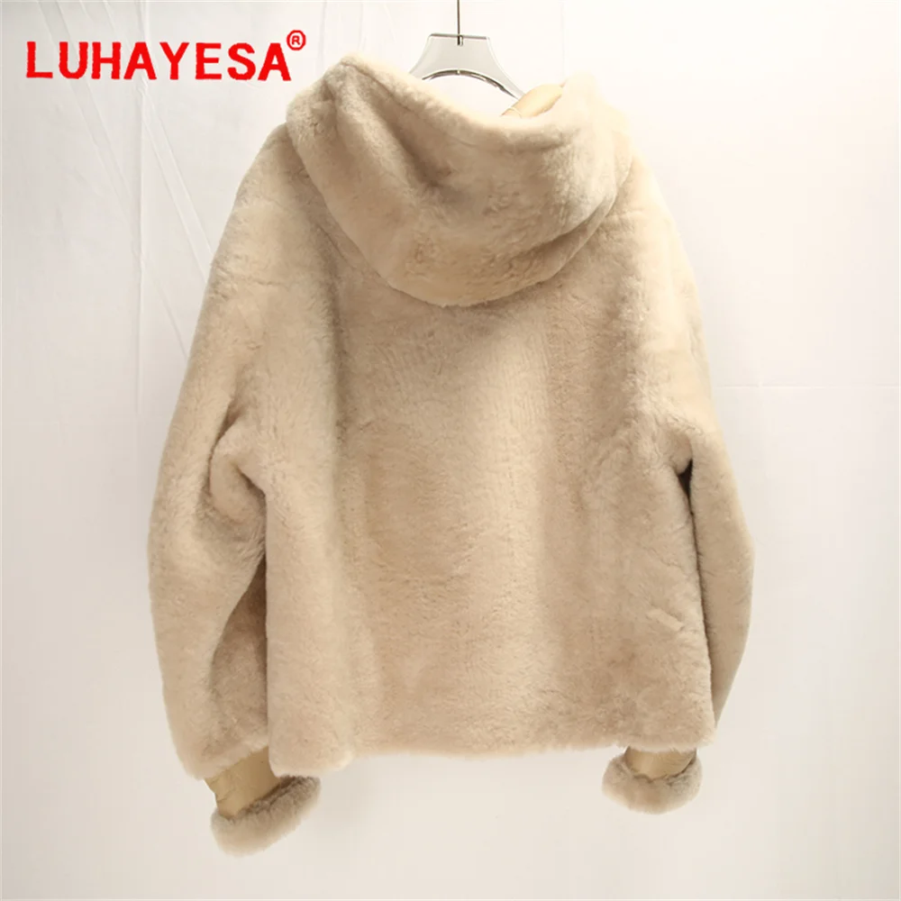 เพียง L ขนาด 2024 สองด้านสวมใส่ Hooded Thicken Merino Sheepskin Lamb FUR Shearling เสื้อผู้หญิงสบายๆทุกวันเสื้อขนสัตว์จริง