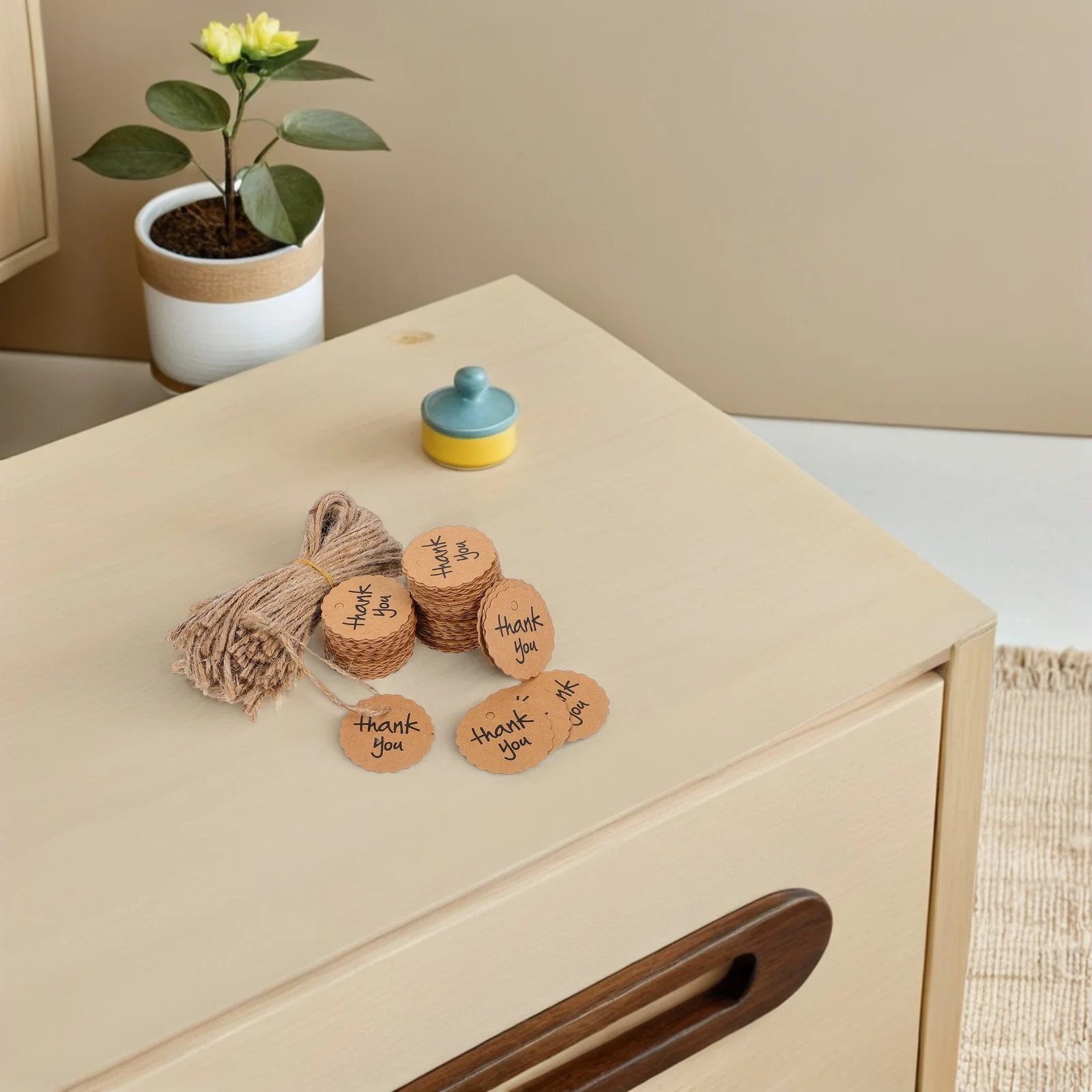 

100pcs Kraft Paper Tags 4cm Round Brown 20cm String Scalloped Edges Wedding Favor Gift Thank You Labels Accessories