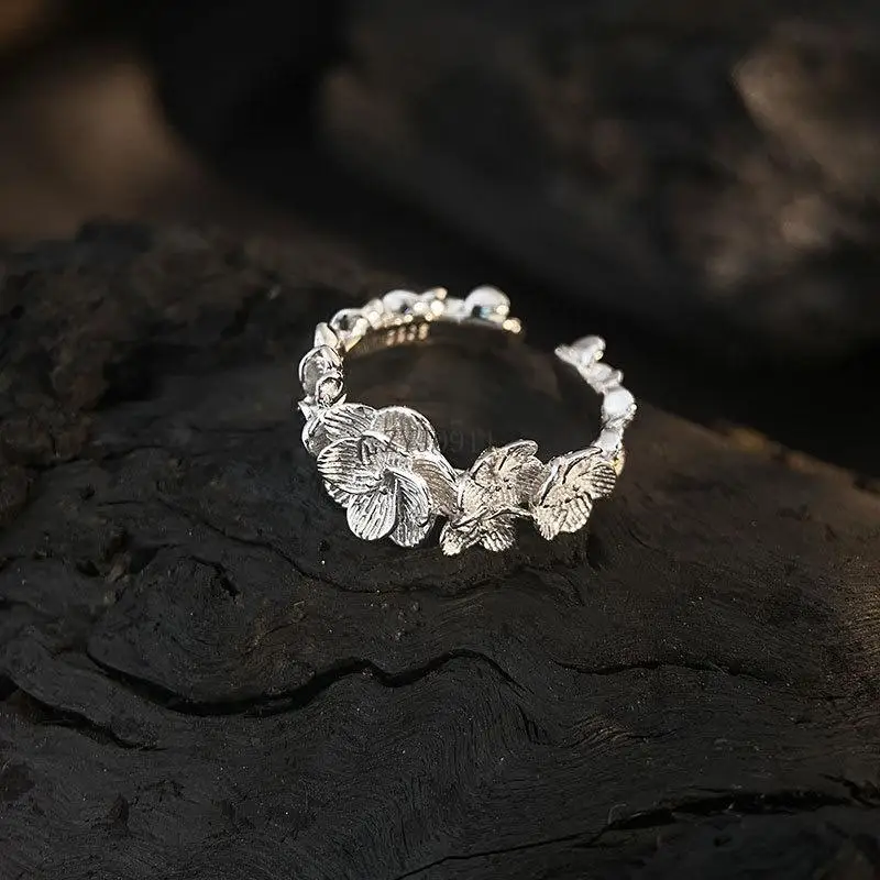 S925 zilveren bloemenclusterring vrouwelijke donkere wind driedimensionale bloemopeningsring veelzijdig en geavanceerd gevoel