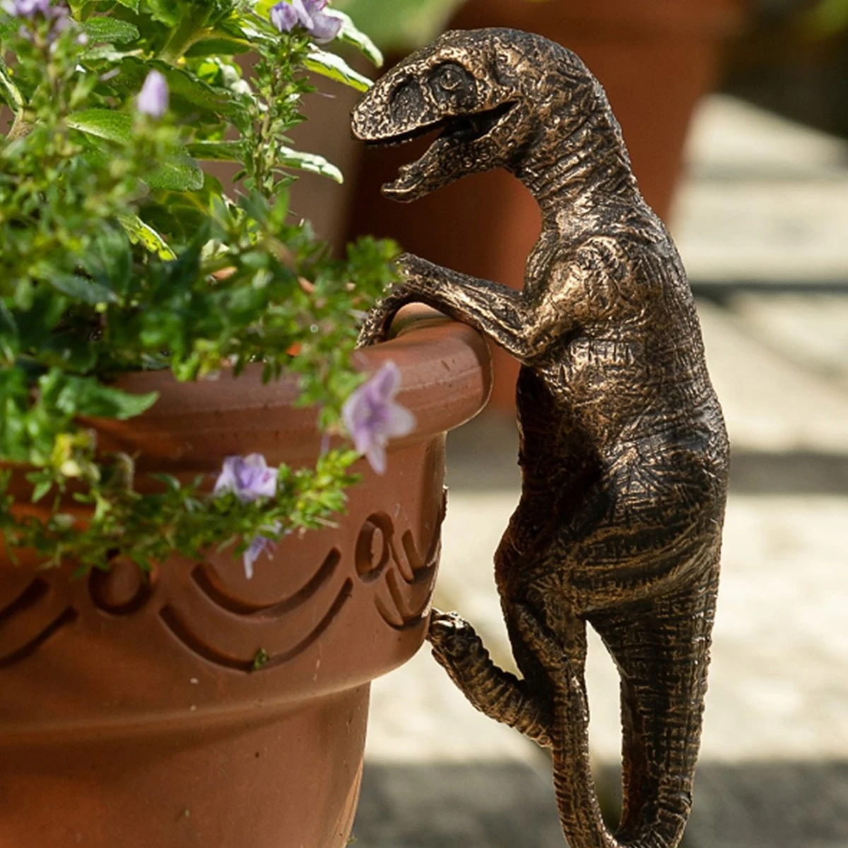 1Pc Resin Climbing Dinosaur Ornament, Resin Decoration for Flower Pots and Vases, Decoration, Halloween Animal-Themed Garden Decoration