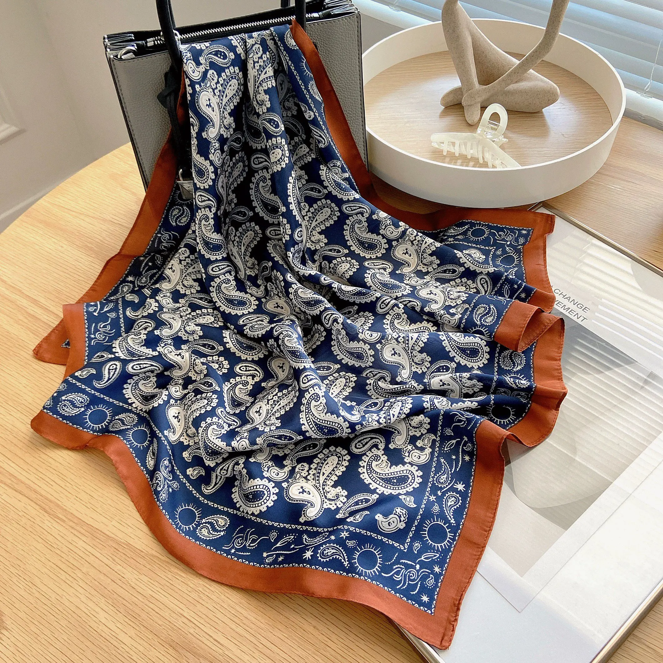 Quadratischer Schal mit Paisley-Hahnentrittmuster im Retro-Stil, weicher Satin, dünner, glatter Halstuch, Sonnenschutz-Kopftuch für Damen, Kopfwickel – Detail 1