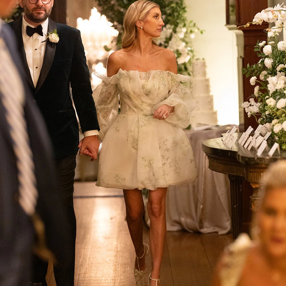 فستان زفاف صغير أخضر بأكمام طويلة أسقف أوراق شجر طباعة الأورجانزا Ruched بدون حمالات مخصص كشكش زي العرائس ذيل قابل للانفصال