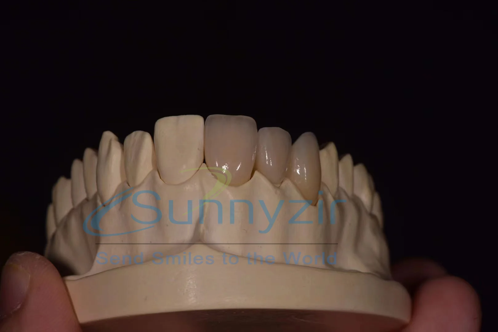 

Sunnyzir CAD CAM disco de zircônia dental para fresadora de 5 eixos SHT Multilayer Dental Zirconia Blank for Open System