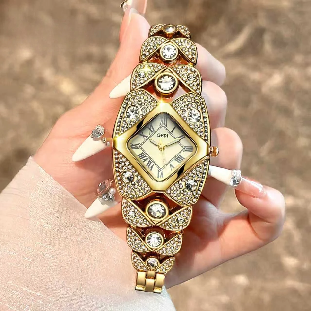 Middle East Style Gold Luxury Diamond-filled Watches Roman Numeral Retro Bracelet Watch for Women Waterproof Wristwatch LadyGift