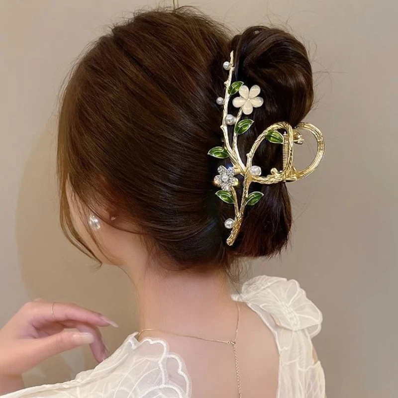 

Exquisite Rhinestone Flower Alloy Hair Claw for Women Female Hairpins At The Back of High-end Lady Shark Hair Clip New Headwear