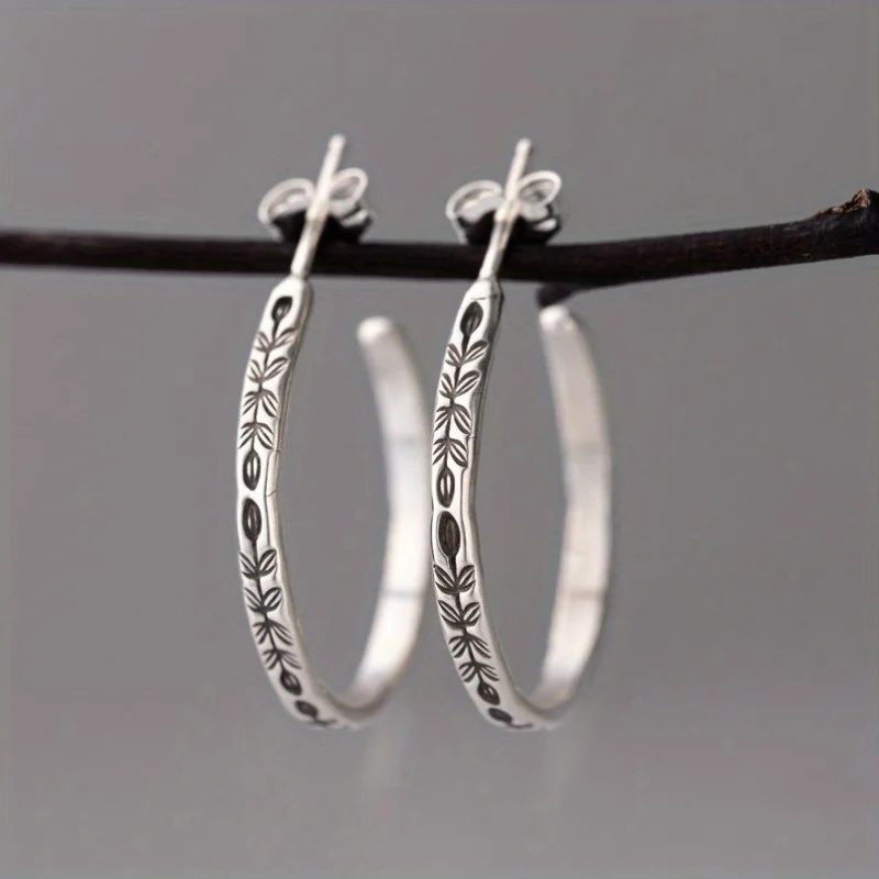 Vintage einfache silberfarbene Metallschnitzerei Blatt Creolen für Frauen Schmuck