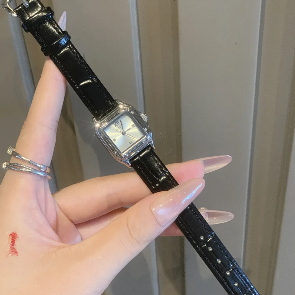 2026 New French Retro Fine Leather Small Square Watch Niche Exquisite Simple Commuting Black Gold Small Square Quartz Watch