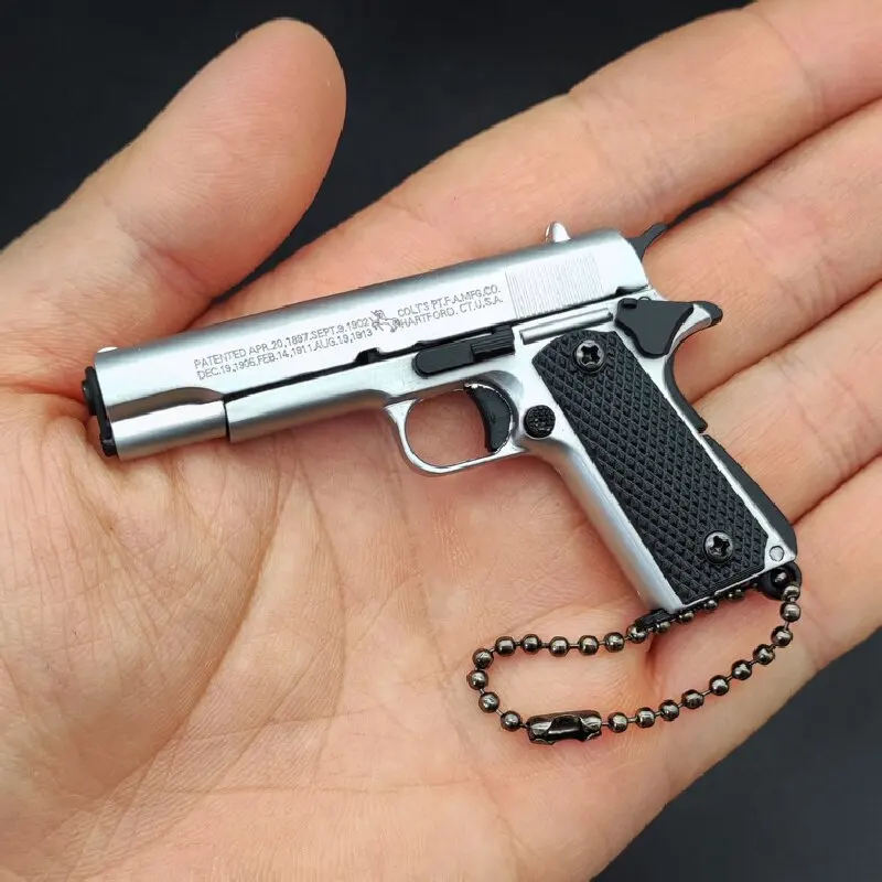 1:3 Alloy M1911 Model pistoletu Miniaturowy odłączany brelok do kluczy Plecak Wisiorek Dekoracja Prezent dla chłopców Dorosły