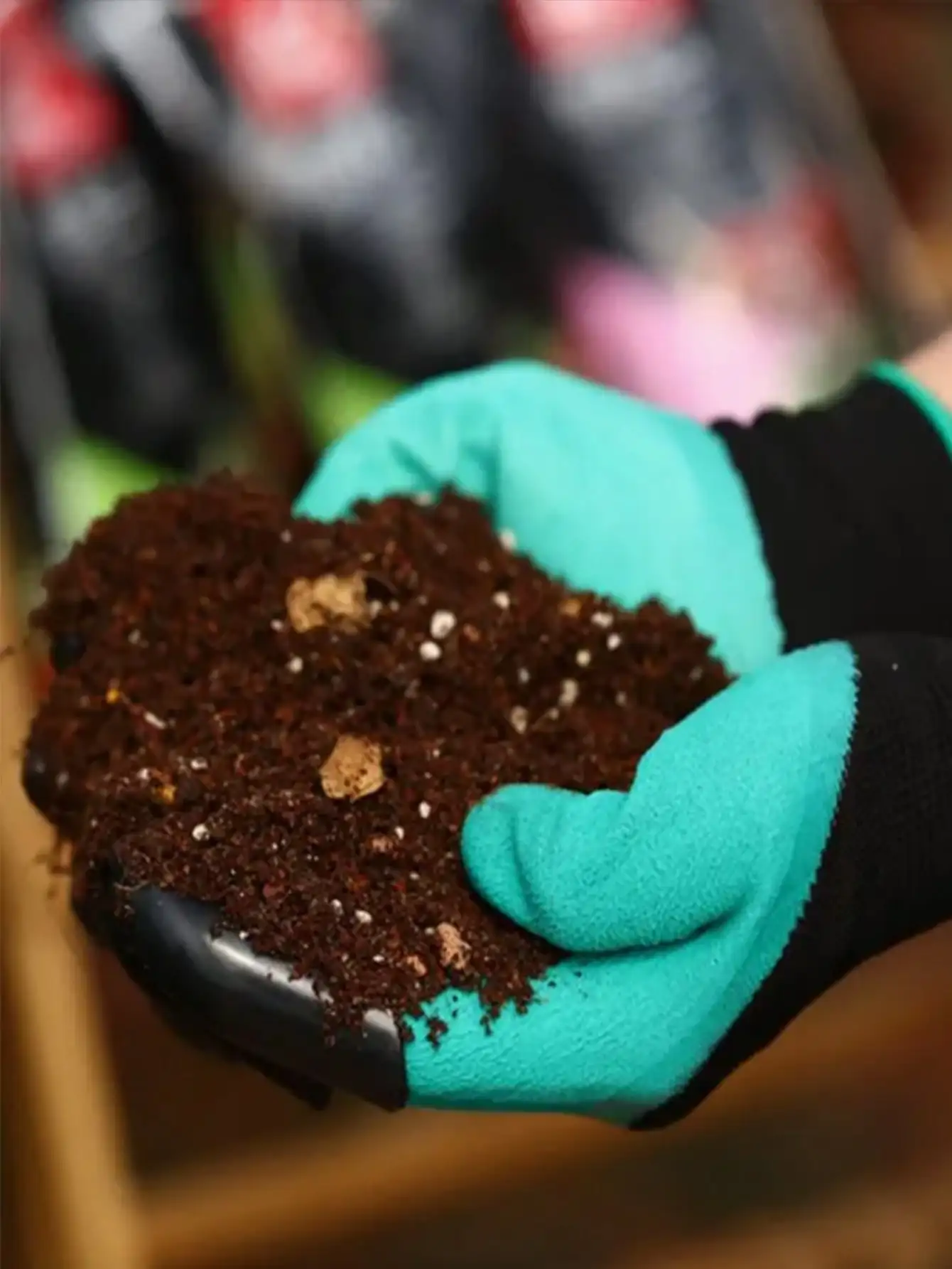 A Pair of 2, These Clawed Gardening Gloves Protect Your Hands and Nails—perfect for Digging, Planting, Weeding, and Seeding!