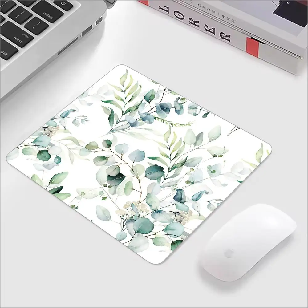 لوحة ماوس بأوراق النباتات الخضراء، حصيرة مكتبية صغيرة للألعاب، ملحقات مكتب الألعاب المربعة، لوحة ماوس مطاطية، سجاد طاولة عالي الدقة