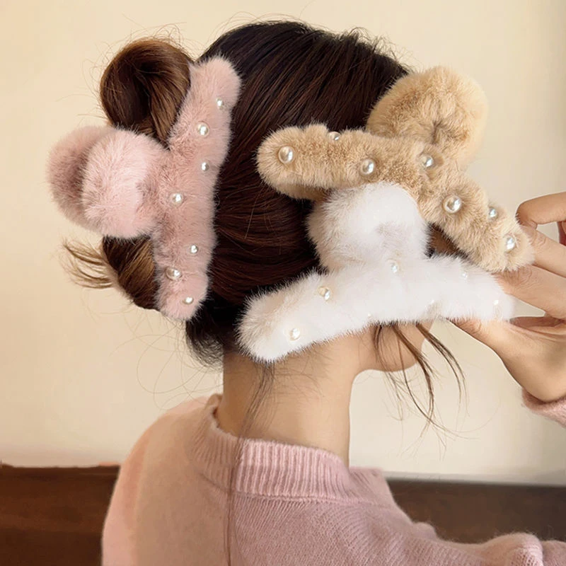 

Cute Versatile Pearl Plush Hair Claw Sweet Large Hair Clip Fashion Shark Clip For Women Girl Autumn Winter Hair Accessories Gift