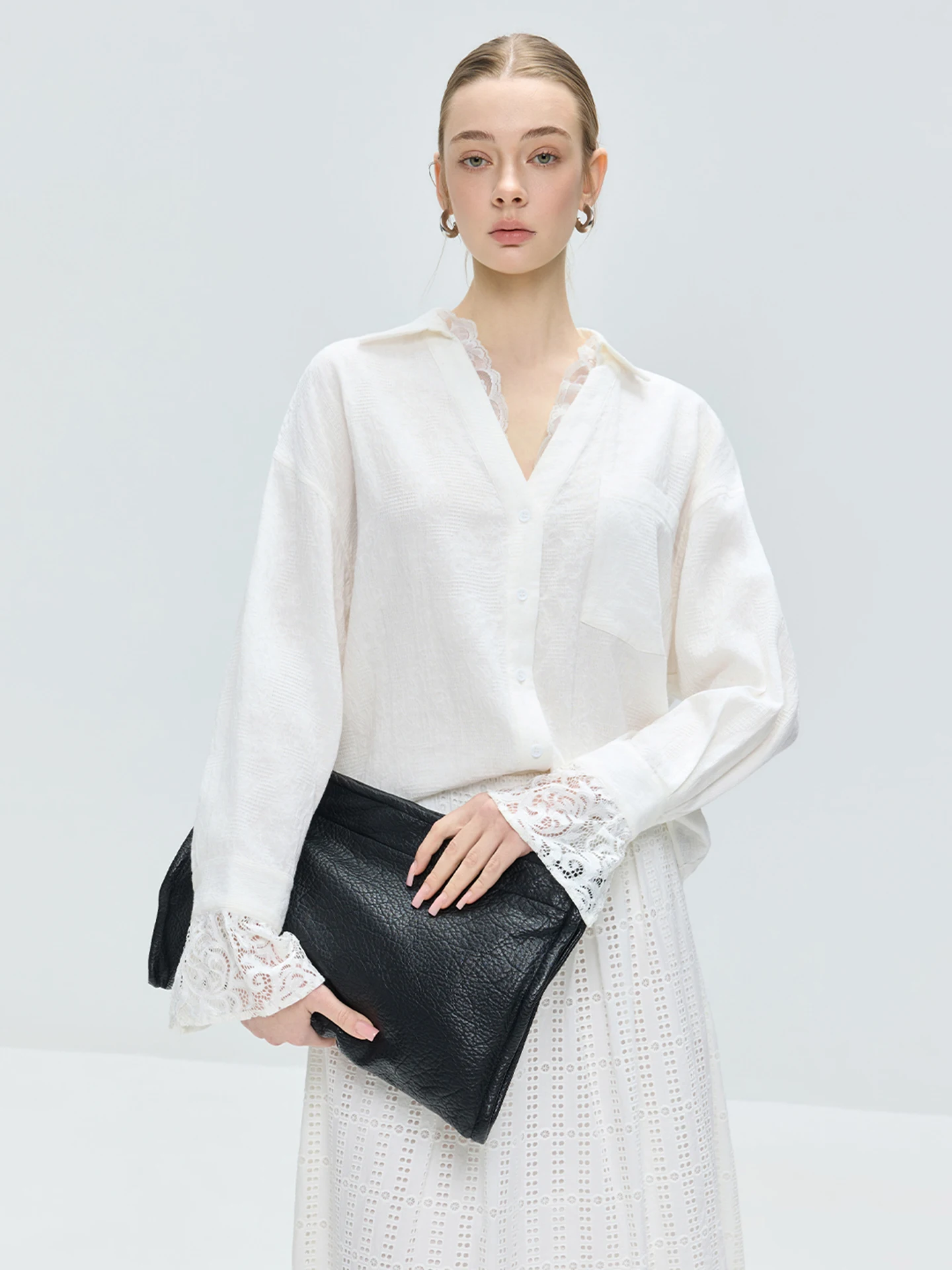 

Elegant White Lace Insert Long Sleeve V-Neck Women's Shirt Spring 2026 LUR Fashion High-End Top Loose Fit Breathable Cotton