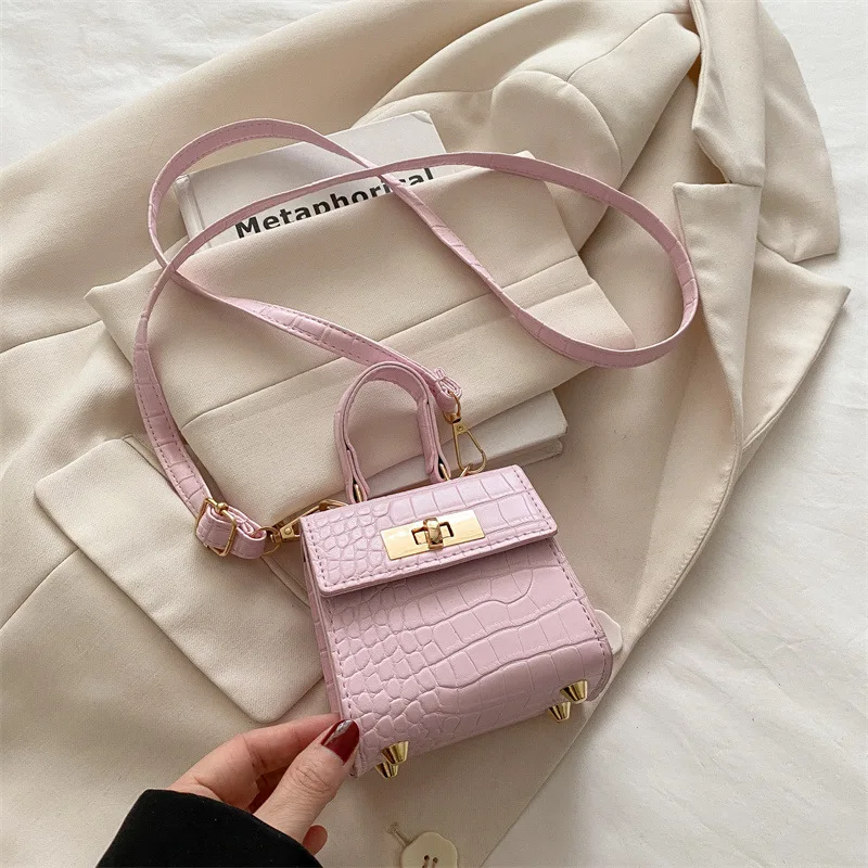 Trendige Geprägte Mini-Damen-Umhängetasche mit Goldverschluss Schultertaschen Abnehmbarer Riemen Henkeltasche Niedliche Crossbody-Handtasche – Detail 17