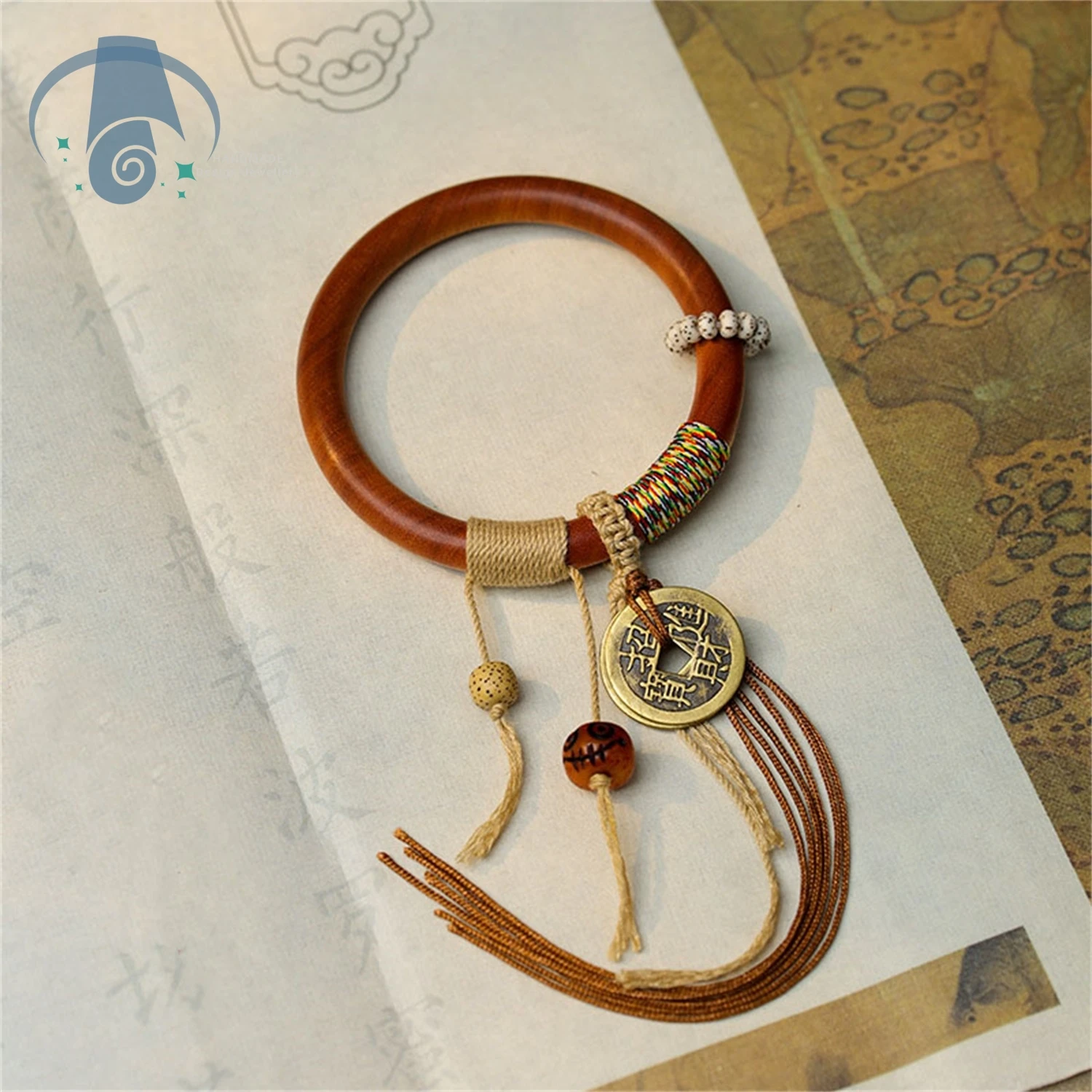 

Женский браслет из палисандра, простой круглый дизайн с антикварной монетой, подвеской и кисточкой, браслет из натурального дерева в этническом винтажном стиле в стиле бохо