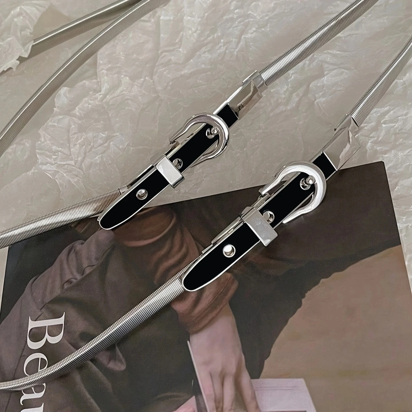 High-end metal women's belt, minimalist Y2K style elastic belt, perfect for slimming dresses and jeans, versatile design.