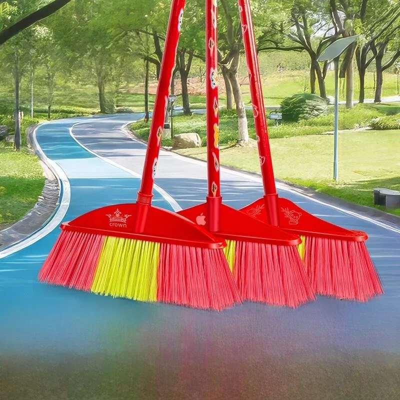 硬毛ほうき　木製ハンドル一体型　家庭用・業務用・学校用　庭掃除道具　プラスチック素材