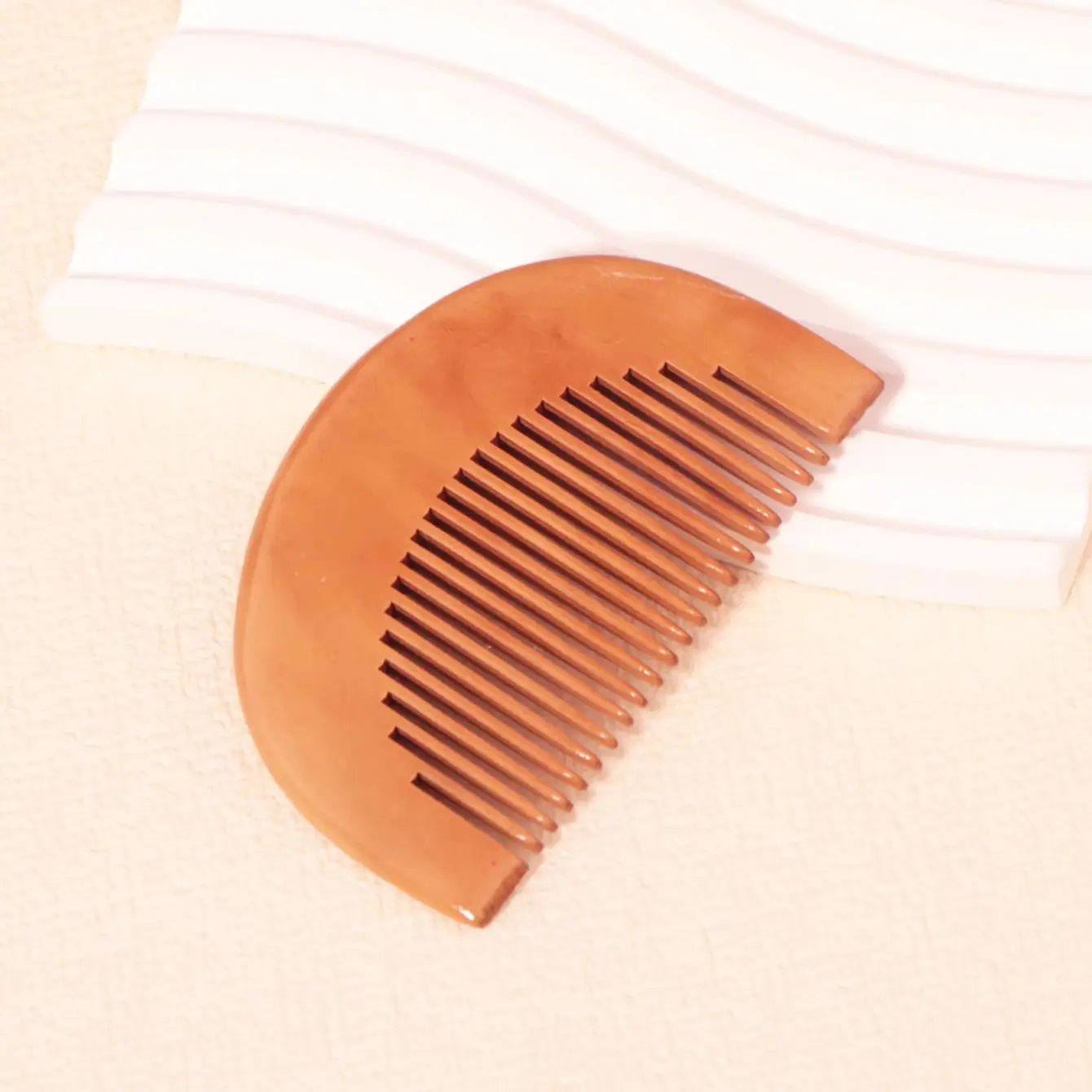 1pcs mini wooden styling comb, mini compact curved dense tooth comb, hair salon tool, special for real hair wigs