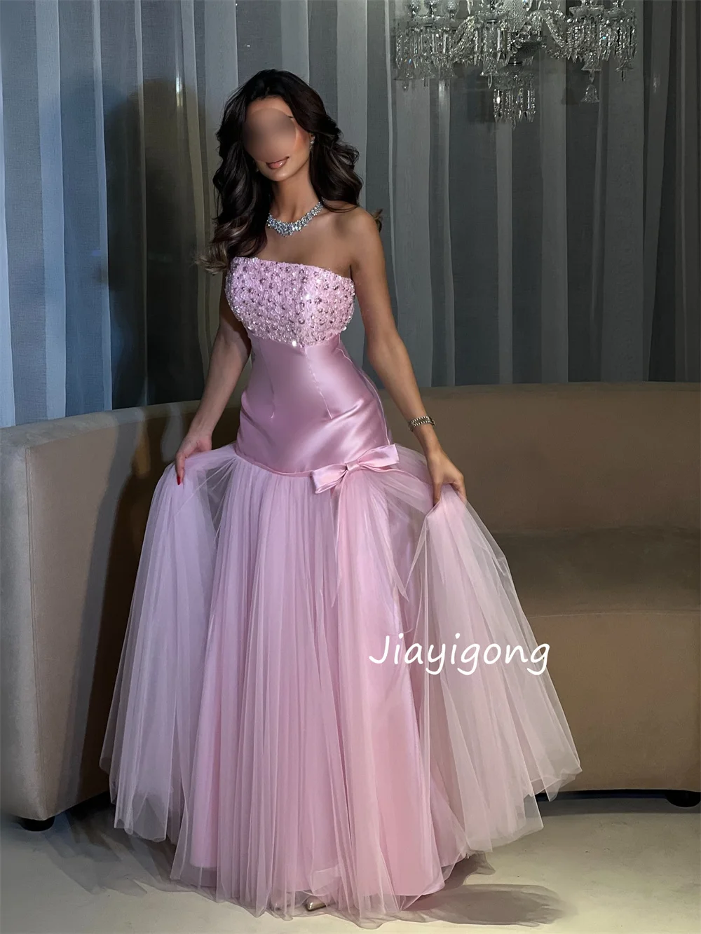 Aangepaste elegante charmeuse plooi lovertjes strik trompet strapless lange jurken op maat gemaakte gelegenheid homecoming voortreffelijk