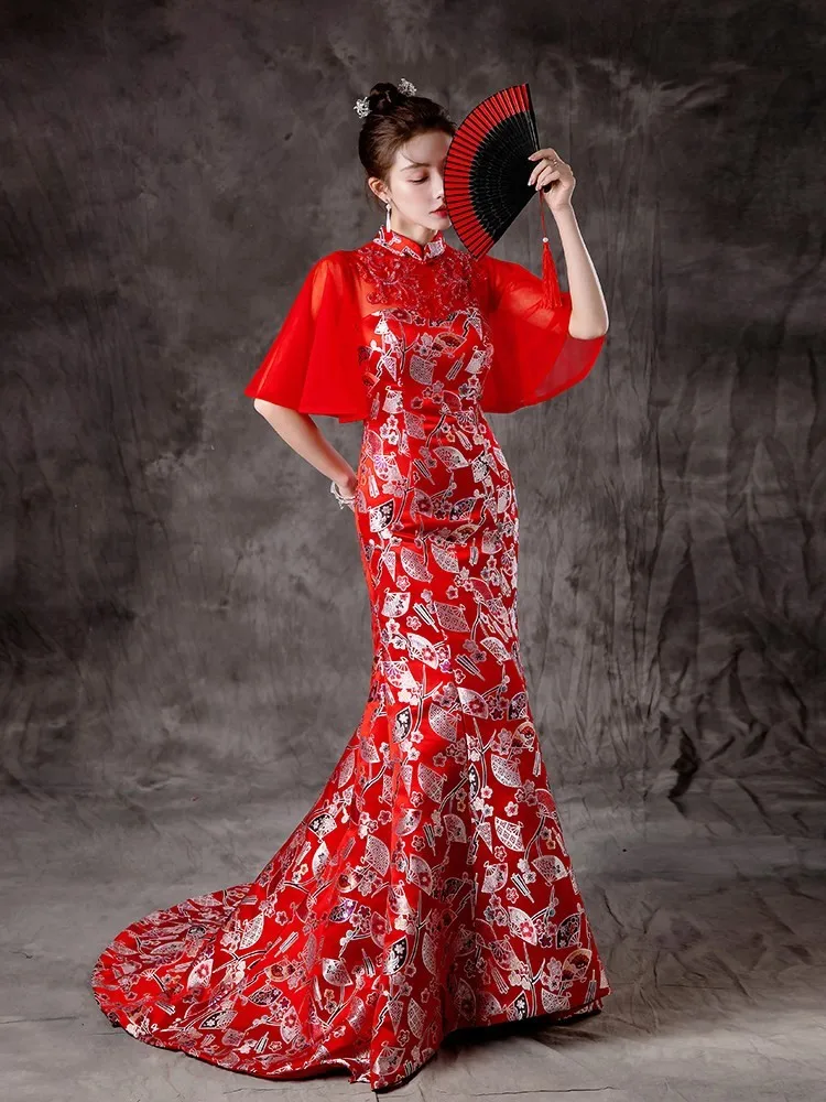 

Red embroidered figure-hugging fishtail performance banquet model catwalk dress