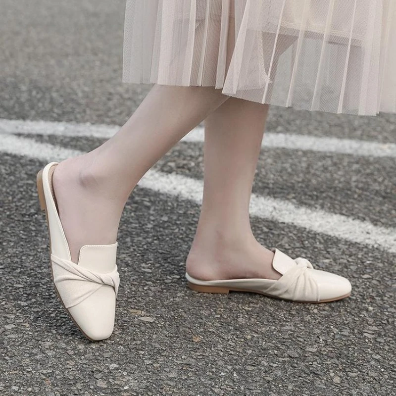 Summer 2024The New Luxury Woman Mules Women Slippers  Fashion Wear Outside Shoes for Women Casual Flat Luxury Women Shoes