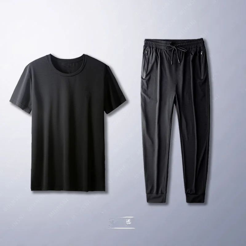 Black t-shirt + cropped joggers (black)