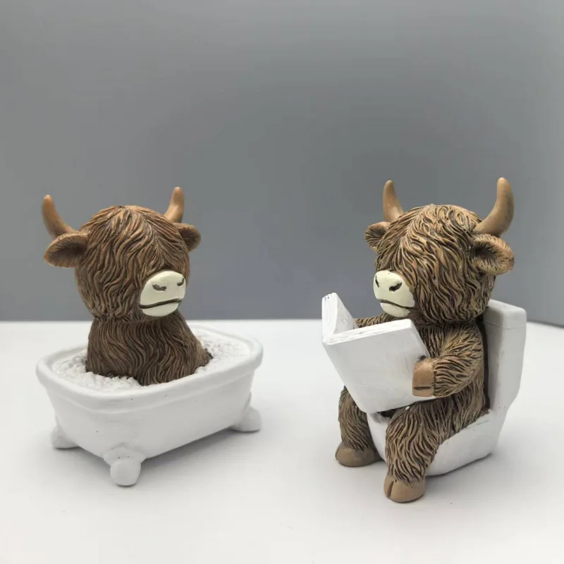 Scottish Highland Cow Resin Figurines Funny Bathing & Reading Cow Statue Desk Decor for Home Bathroom Office Holiday Gift