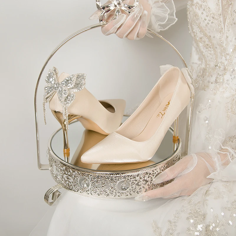 

Весна 2024, брендовые дизайнерские роскошные свадебные туфли с жемчугом и кристаллами, женские туфли-лодочки на высоком каблуке, женские туфли для вечеринок на тонком каблуке